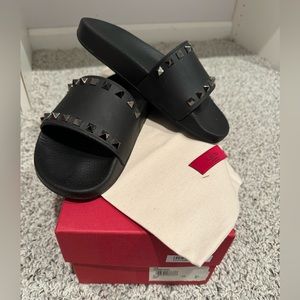 Valentino Garavani Rockstud rubber slide sandal - size 38 (8)